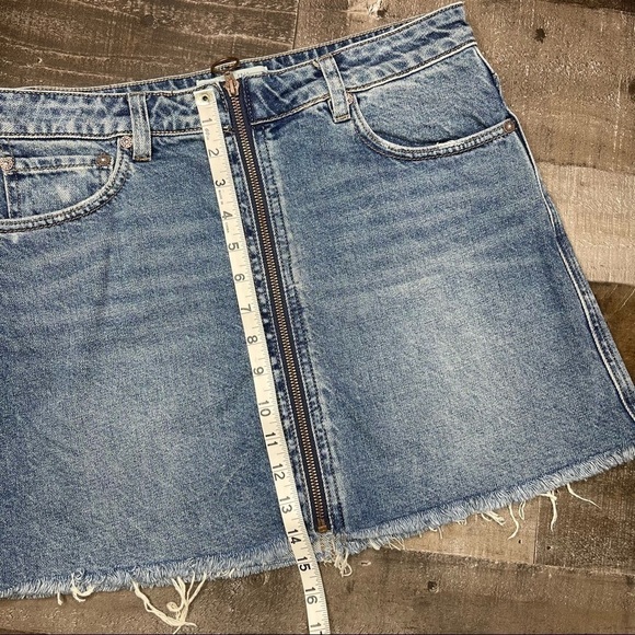 Free People Mini Zip It Up Denim Skirt size 28 - Picture 9 of 15